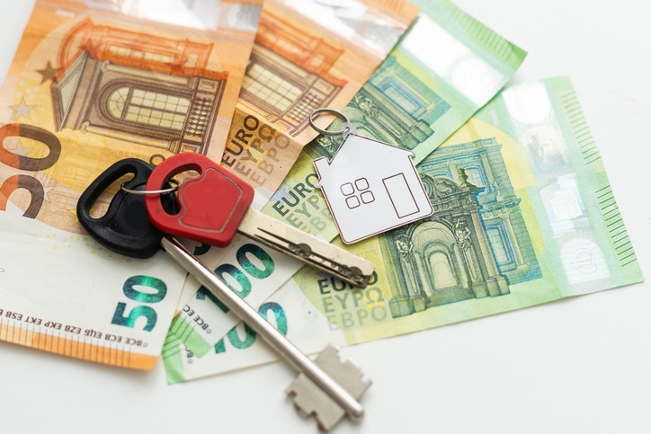 house keys lying on bank notes